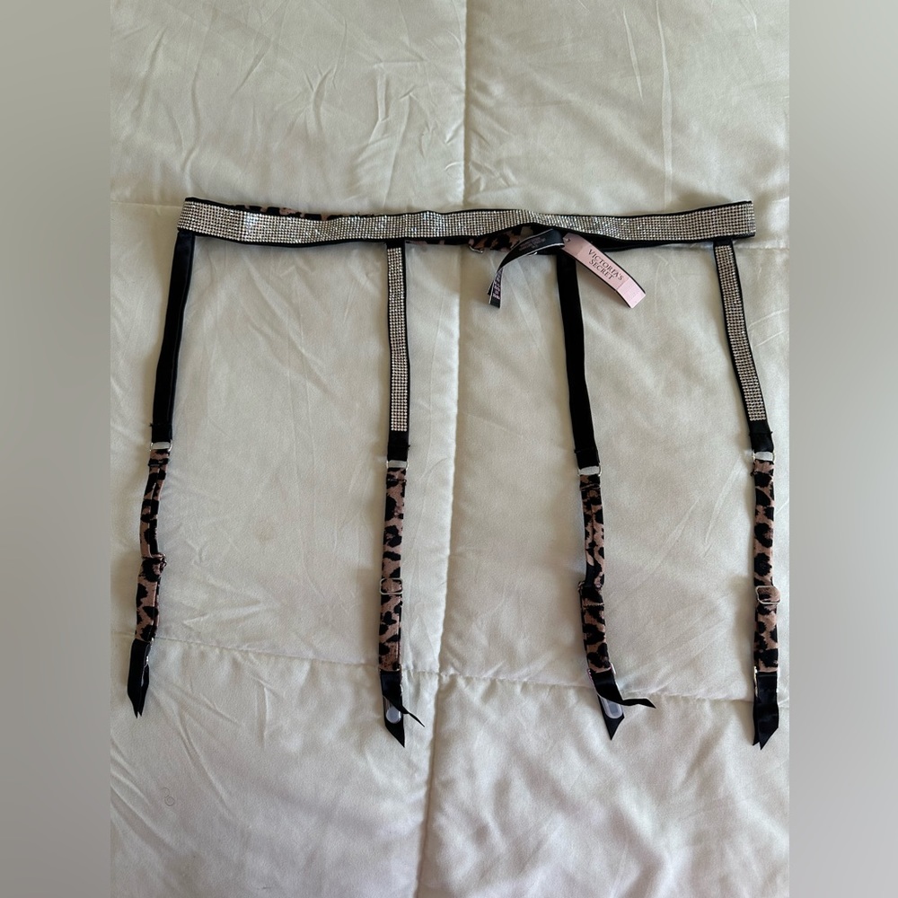 VICTORIA'S SECRET Leopard/Rhinestone SHINE STRAP Garter Belt